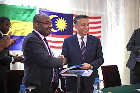 Signature de deux contrats d’exploration et de partage entre l’Etat et la Pétronas